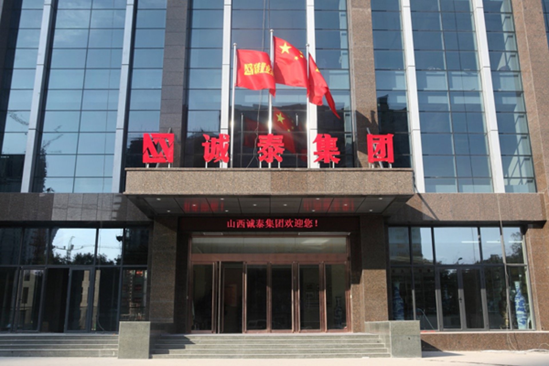 闹扇传媒广告